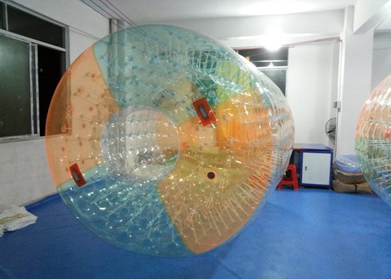 China Bola de rodillo inflable colorida del agua del PVC de 0.8m m para el parque al aire libre de la agua de mar proveedor