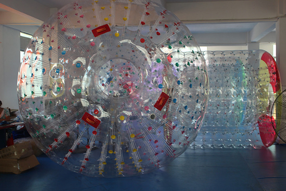 China Bola inflable de Zorb del ser humano de la prenda impermeable del parque de atracciones/bola de balanceo del agua proveedor