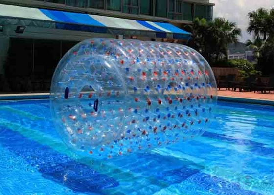 China Bola de balanceo inflable del parque temático al aire libre del agua con los puntos coloridos proveedor