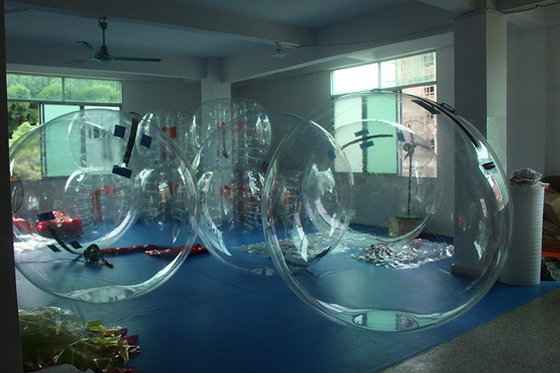China Bolas que caminan del agua inflable del globo del profesional el 1.8m para los niños que juegan el centro proveedor