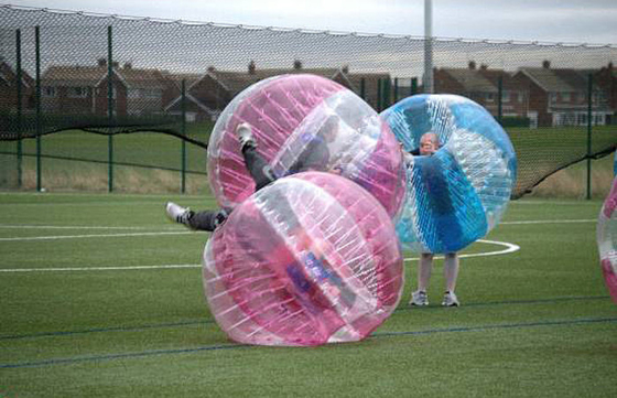 China el fútbol inflable de la bola de la burbuja de 1.00m m Tpu, ser humano clasificó la bola de parachoques inflable loca proveedor