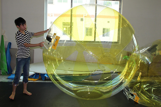 China Bola de balanceo transparente modificada para requisitos particulares del agua, paseo inflable gigante en bola del agua proveedor