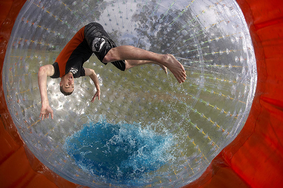 La calidad comercial fuera de seres humanos clasificó la bola inflable de Zorb para los juegos de equipo proveedor