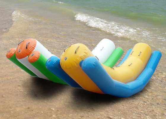 Juegos inflables del parque del agua del patio trasero, oscilación inflable del agua para el parque de la aguamarina proveedor