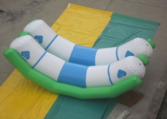 Juegos inflables del parque del agua del patio trasero, oscilación inflable del agua para el parque de la aguamarina proveedor